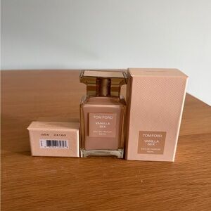 Tom Ford Vanilla Scent Eau de Parfum in Gold and Tan